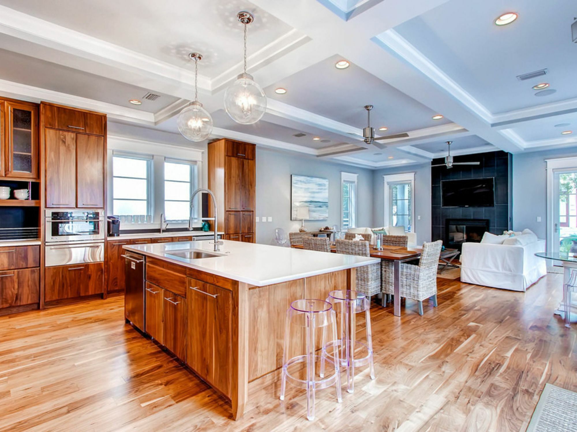 Apartment The Atticus By Redawning *